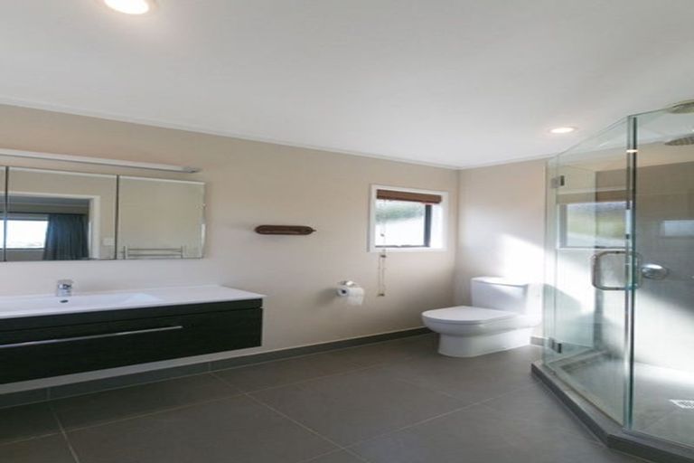 Photo of property in 3 Cairnbrae Court, Northcross, Auckland, 0632