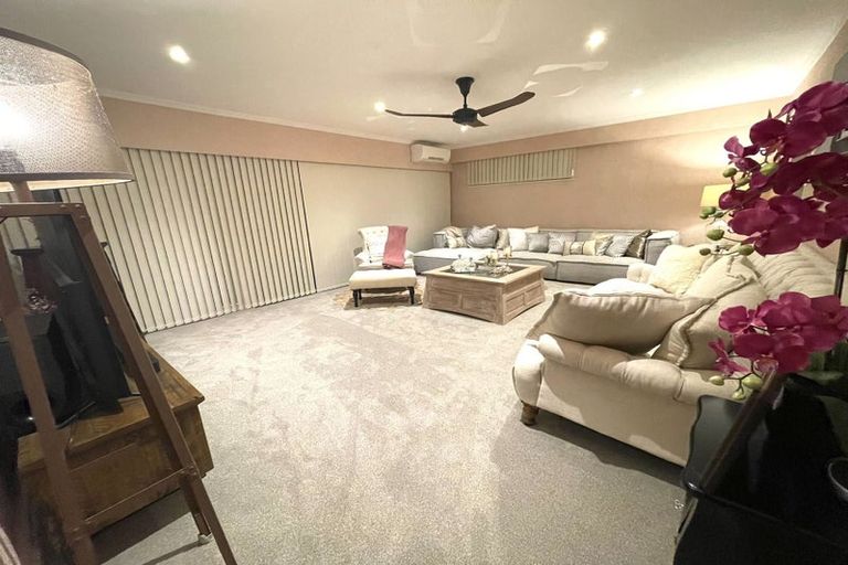 Photo of property in 114 Sturges Road, Henderson, Auckland, 0612