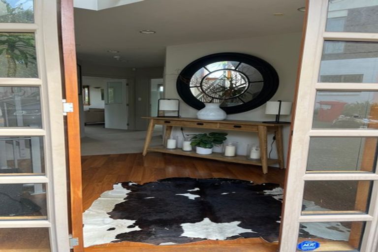 Photo of property in 1/28 Gulf View Road, Murrays Bay, Auckland, 0630