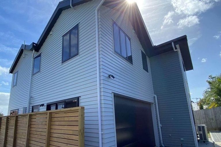 Photo of property in 62 Woodglen Road, Glen Eden, Auckland, 0602