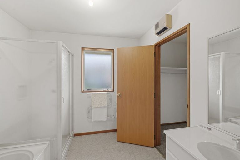 Photo of property in 2/9 Wittys Road, Avonhead, Christchurch, 8042