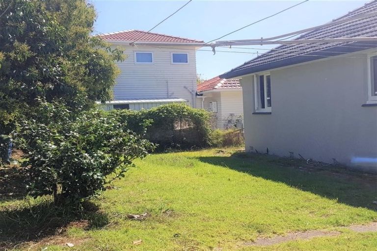 Photo of property in 1/166 Lake Road, Northcote, Auckland, 0627