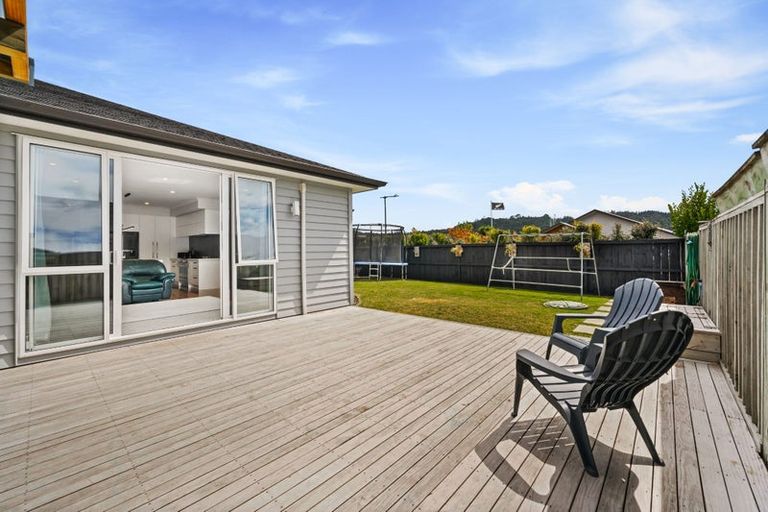 Photo of property in 1 Aporo Drive, Kumeu, 0810