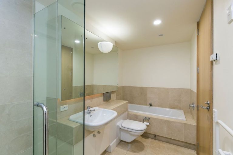 Photo of property in 6/308 Oriental Parade, Oriental Bay, Wellington, 6011