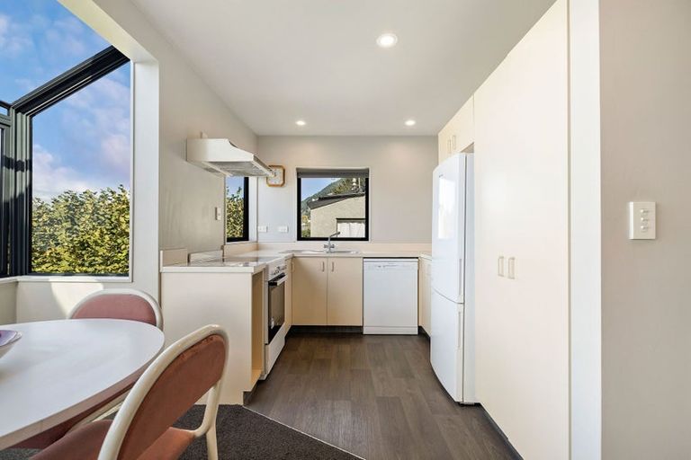 Photo of property in 18a Cameron Place, Fernhill, Queenstown, 9300