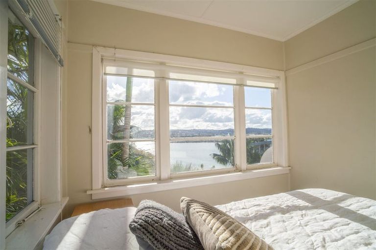 Photo of property in 40 Pohutukawa Avenue, Red Beach, 0932