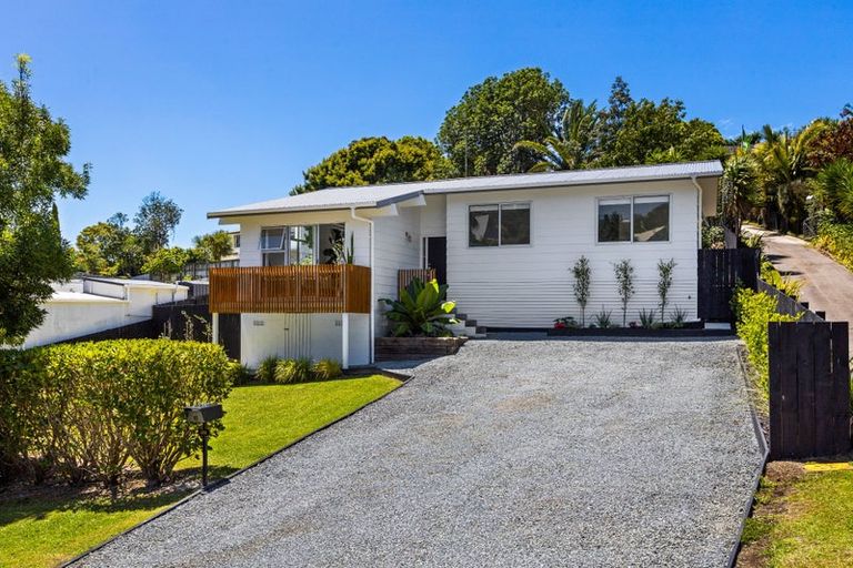 Photo of property in 18 William Hadlow Place, Hatfields Beach, Orewa, 0931