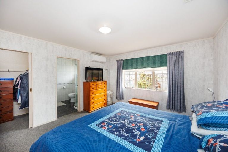 Photo of property in 27 Leander Place, Milson, Palmerston North, 4414