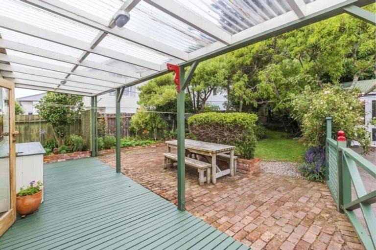 Photo of property in 38 Derwent Street, Island Bay, Wellington, 6023