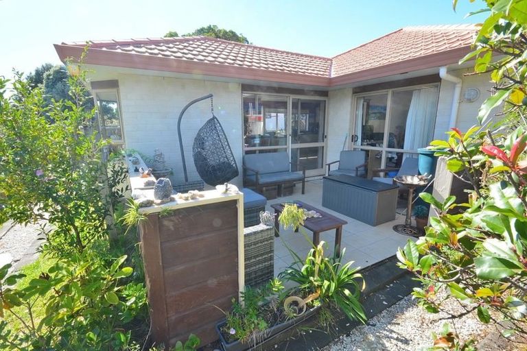 Photo of property in 60 Queens Road, Waikanae Beach, Waikanae, 5036