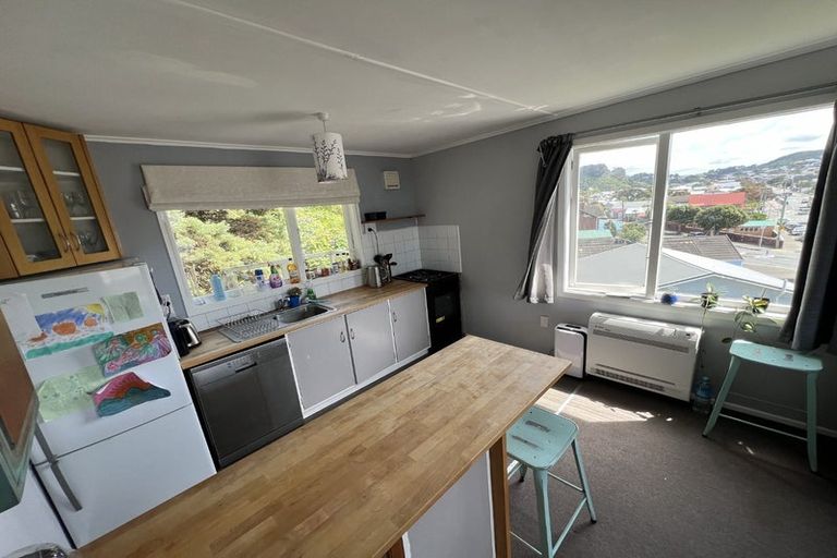 Photo of property in 2 Milne Terrace, Island Bay, Wellington, 6023