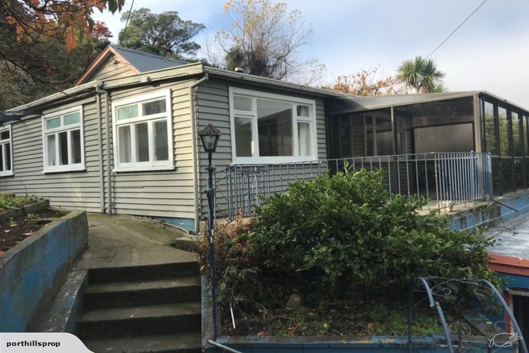 Photo of property in 22 Hawkhurst Road, Lyttelton, 8082