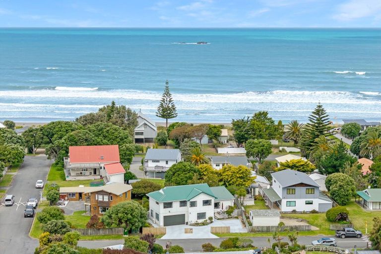 Photo of property in 1 Tamarisk Drive, Riversdale Beach, Masterton, 5872