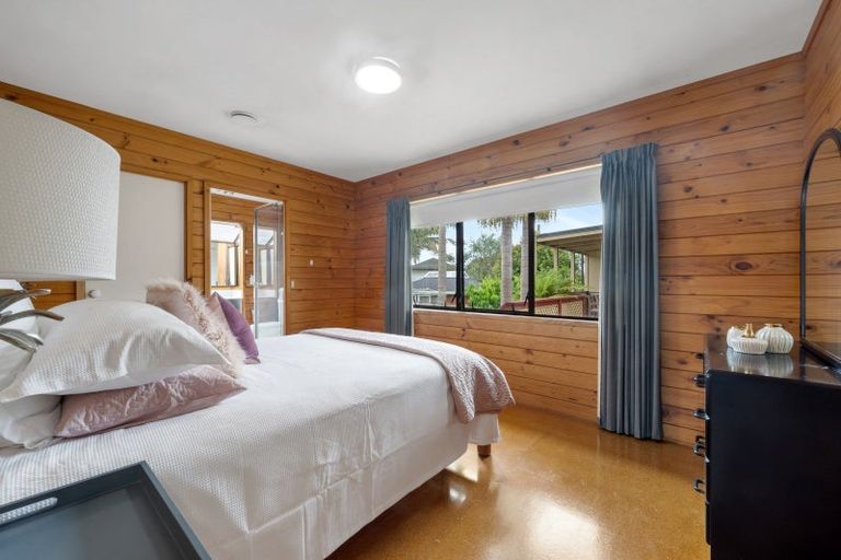 Photo of property in 18 Lochend Place, Highland Park, Auckland, 2010