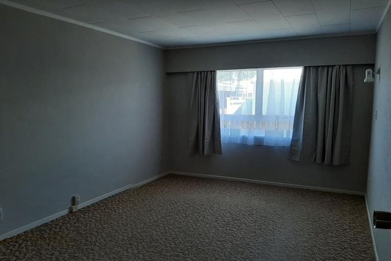 Photo of property in 18 Shortland Street, Regent, Whangarei, 0112