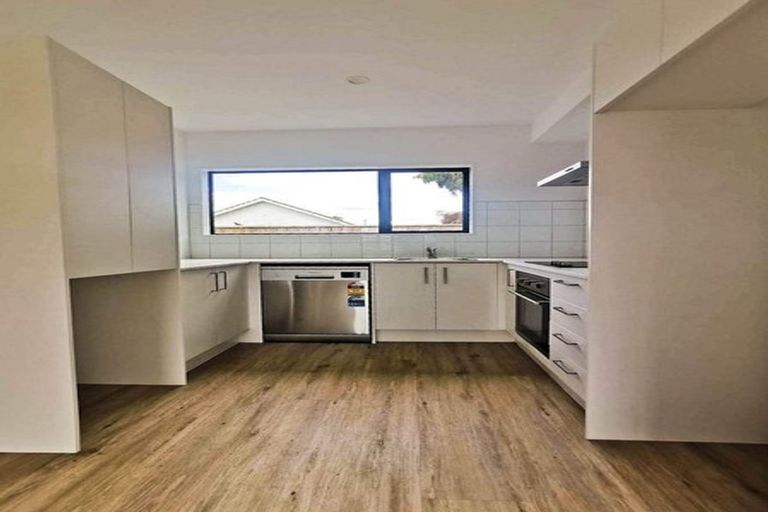 Photo of property in 22 Eileen Newey Place, Henderson, Auckland, 0612