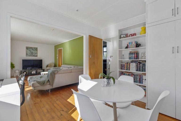 Photo of property in 1/615 Swanson Road, Swanson, Auckland, 0612