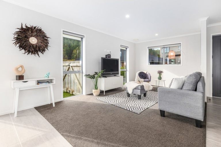 Photo of property in 7 Weatherdeck Close, Whitby, Porirua, 5024