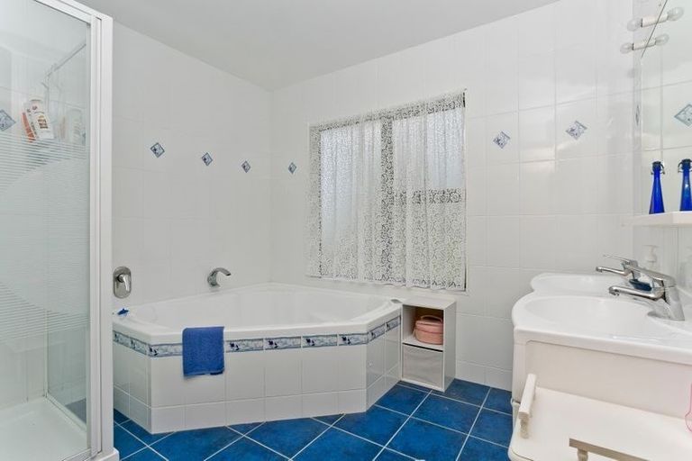 Photo of property in 9 Hobson Heights Road, Lucas Heights, Auckland, 0632