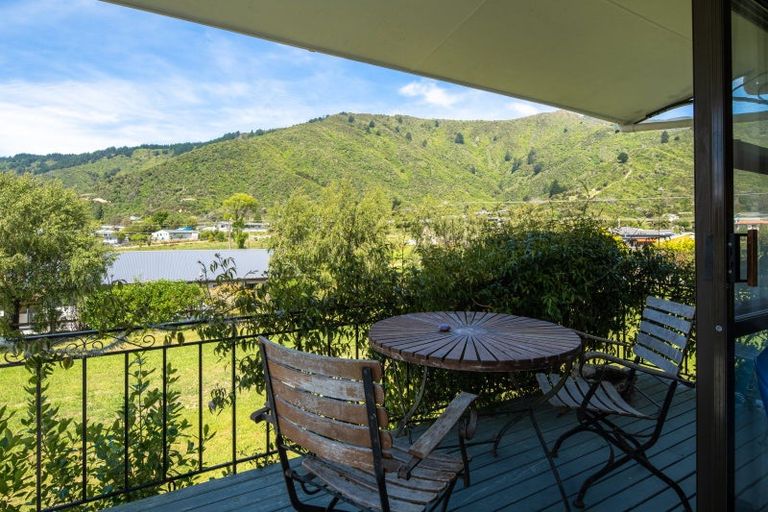 Photo of property in 247a Waikawa Road, Waikawa, Picton, 7220