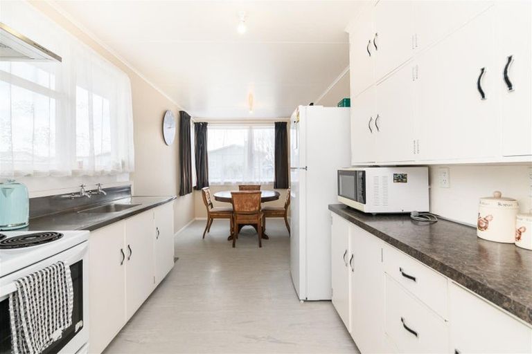 Photo of property in 19 Fergusson Street, Marton, 4710