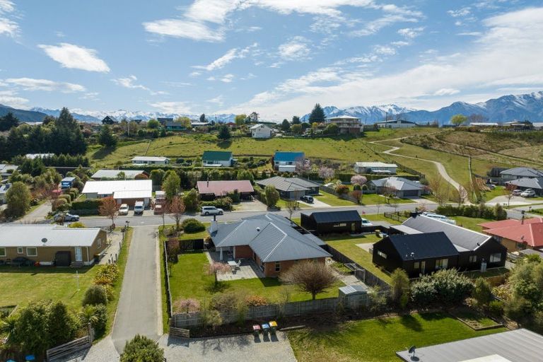 Photo of property in 20 Hewson Crescent, Lake Hawea, Wanaka, 9382