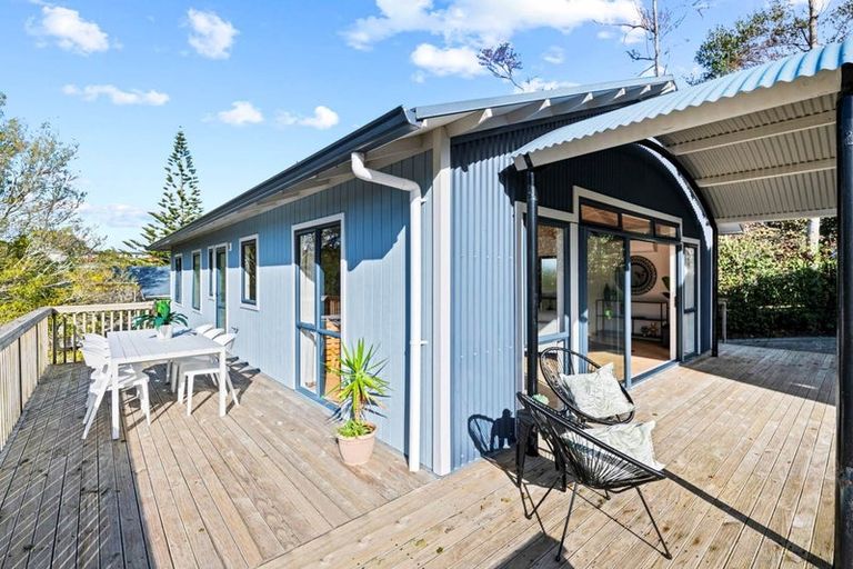 Photo of property in 7a Erica Road, Sunnynook, Auckland, 0620