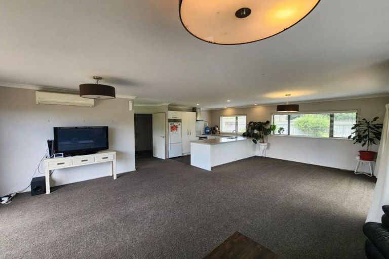 Photo of property in 34 Omata Road, Marfell, New Plymouth, 4310