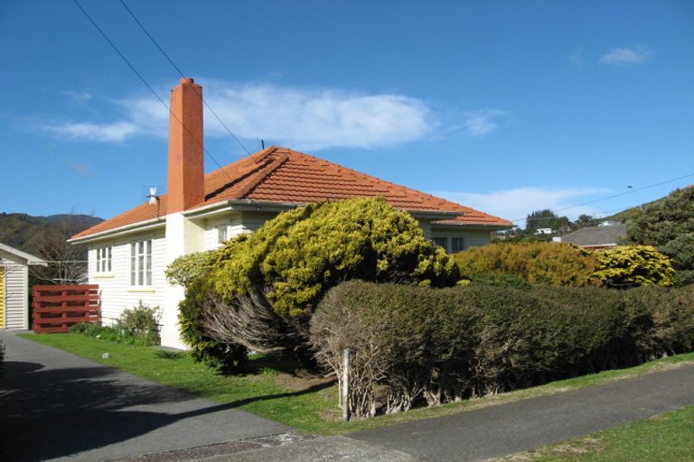 Photo of property in 4 Arthur Street, Wainuiomata, Lower Hutt, 5014