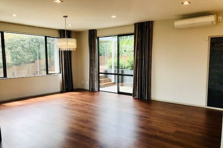 Photo of property in 33 Kilkelly Avenue, Pinehill, Auckland, 0632