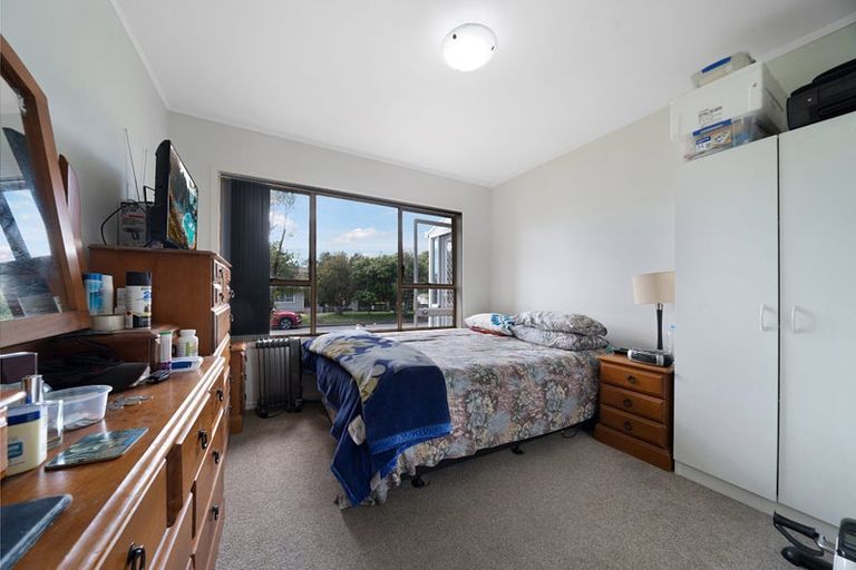 Photo of property in 2/2 Vodanovich Road, Te Atatu South, Auckland, 0610