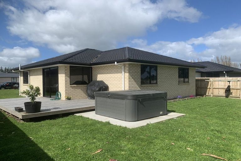 Photo of property in 16 Oldfield Lane, Marton, 4710