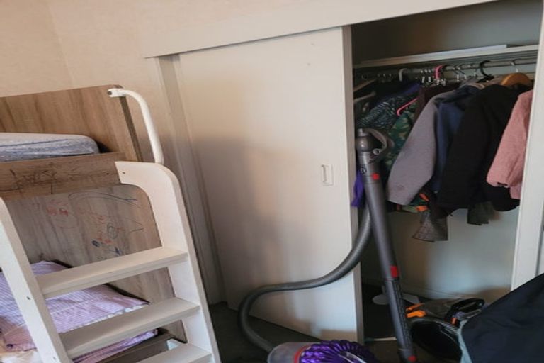 Photo of property in 15 Tiki Street, New Lynn, Auckland, 0600