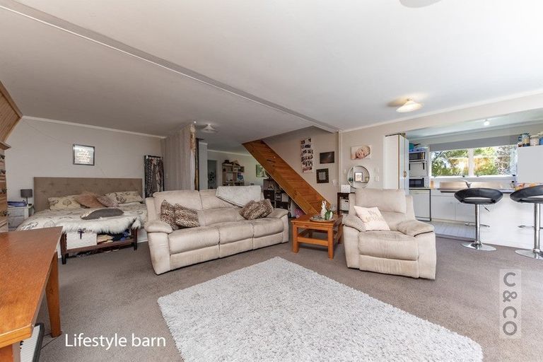 Photo of property in 144 Taupaki Road, Taupaki, Henderson, 0782