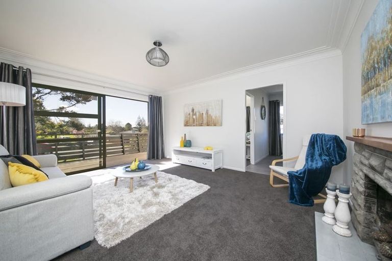 Photo of property in 7 La Rosa Street, Green Bay, Auckland, 0604