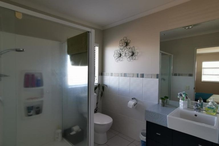 Photo of property in 21 Bellshill Close, Wattle Downs, Auckland, 2103