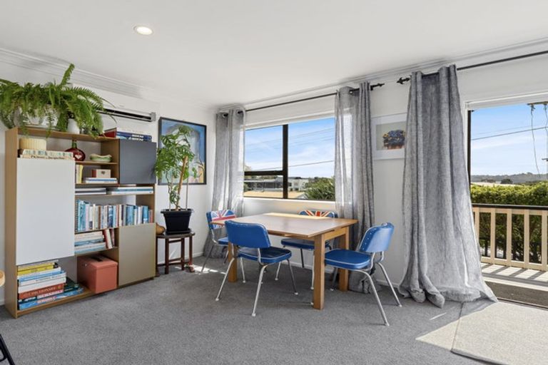 Photo of property in 4a Sullivan Avenue, Mangere Bridge, Auckland, 2022