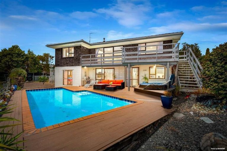 Photo of property in 2/32 Rapallo Place, Farm Cove, Auckland, 2012