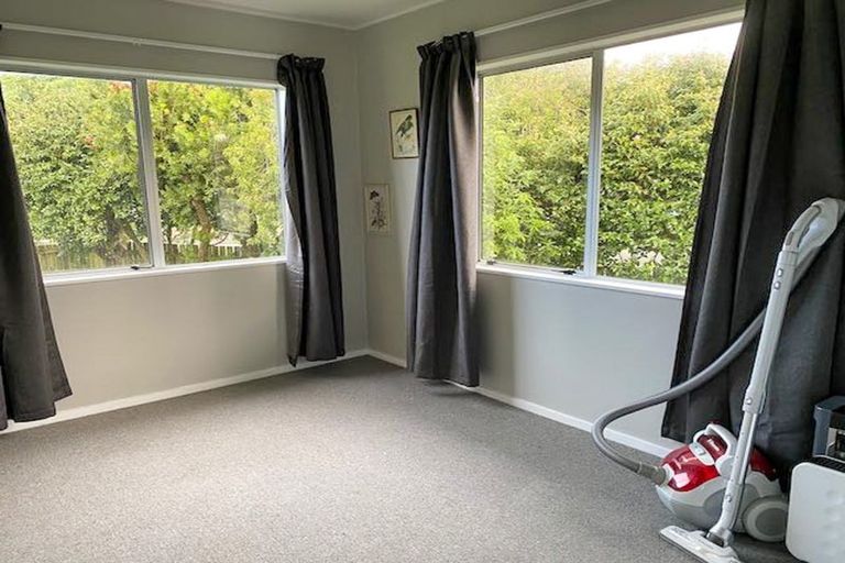 Photo of property in 16 Tasman Crescent, Carterton, 5713