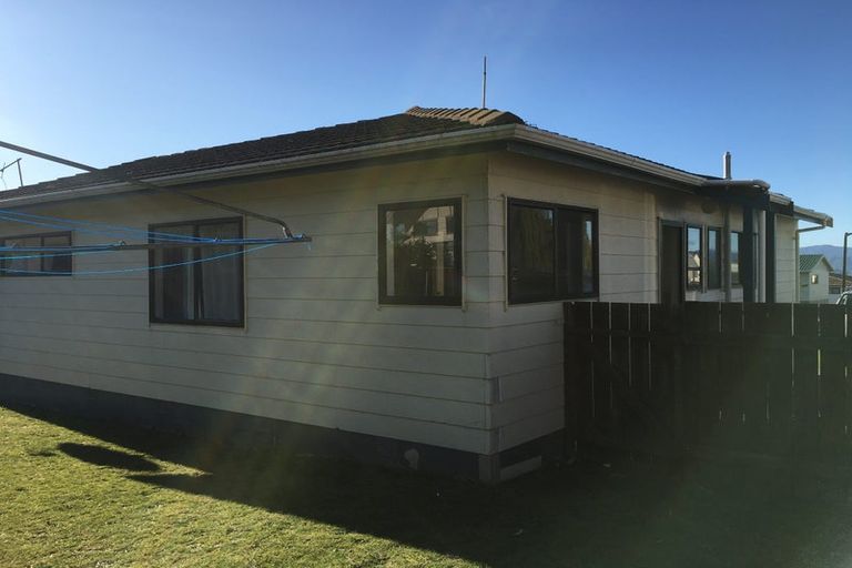 Photo of property in 28 Fernhaven Grove, Newlands, Wellington, 6037