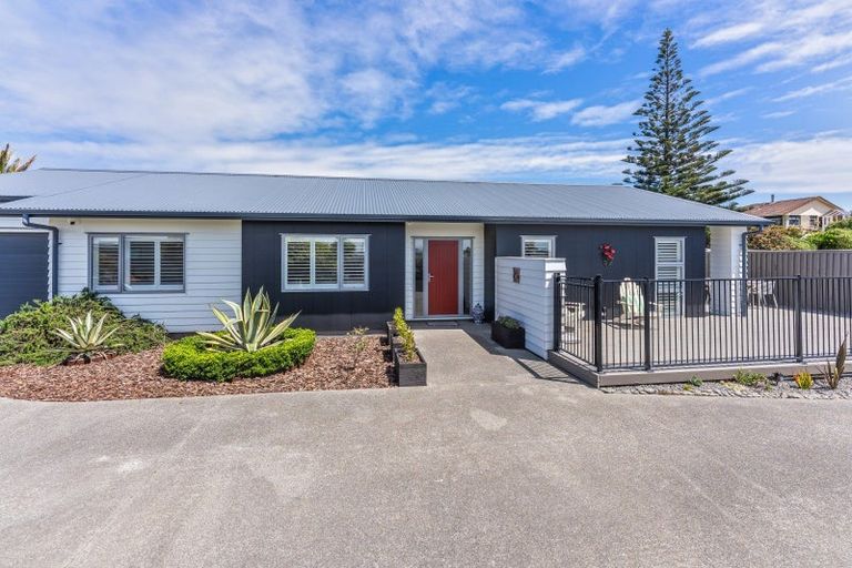 Photo of property in 45 Seagrass Place, Otaki Beach, Otaki, 5512