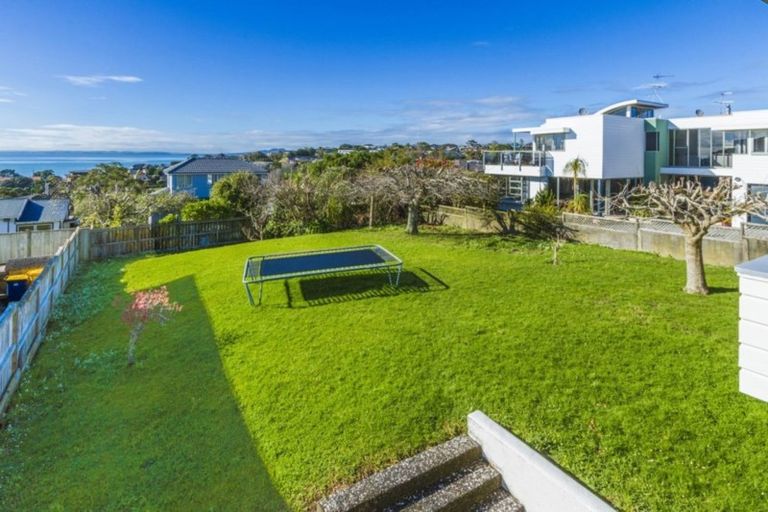 Photo of property in 77 Deep Creek Road, Waiake, Auckland, 0630