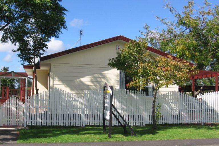Photo of property in 16 Chislehurst Street, Henderson, Auckland, 0612