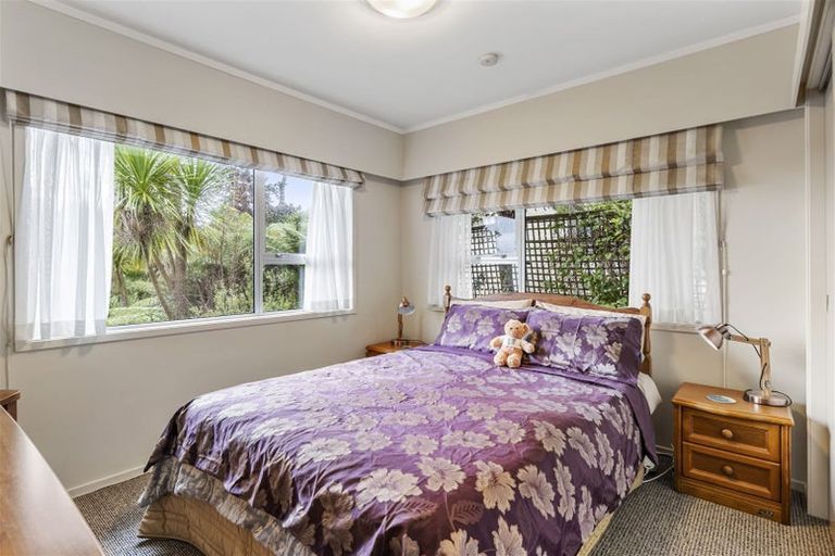 Photo of property in 1/76 Woodlands Crescent, Browns Bay, Auckland, 0630