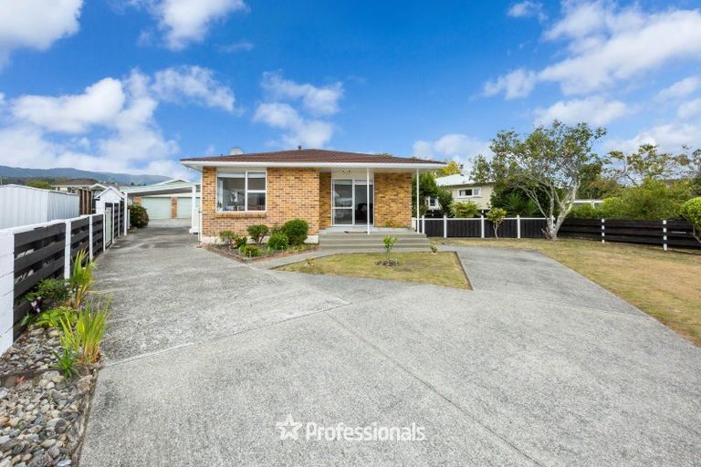 Photo of property in 15a Bonnie Glen Crescent, Ebdentown, Upper Hutt, 5018