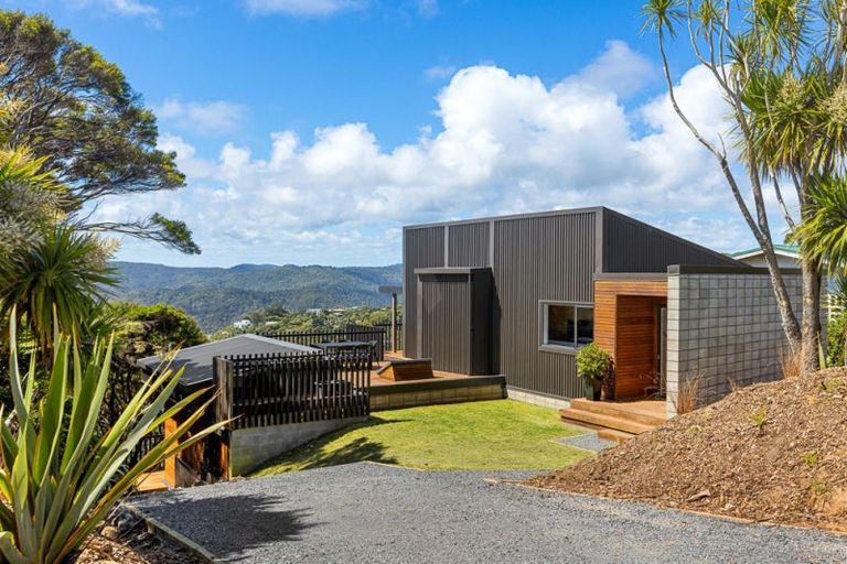 Photo of property in 23 Log Race Road, Piha, New Lynn, 0772