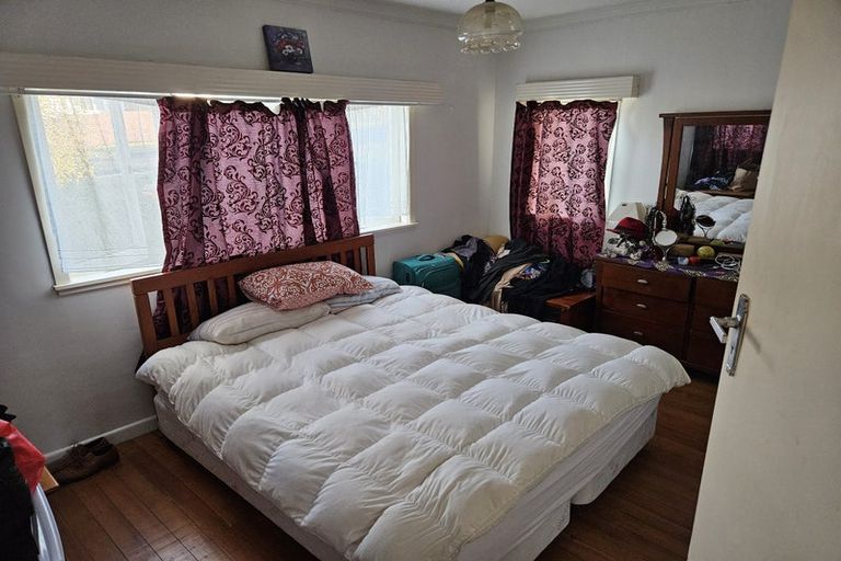 Photo of property in 34 Eastglen Road, Glen Eden, Auckland, 0602