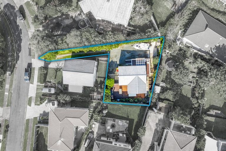 Photo of property in 2/4 Kenneth Hopper Place, Manly, Whangaparaoa, 0930