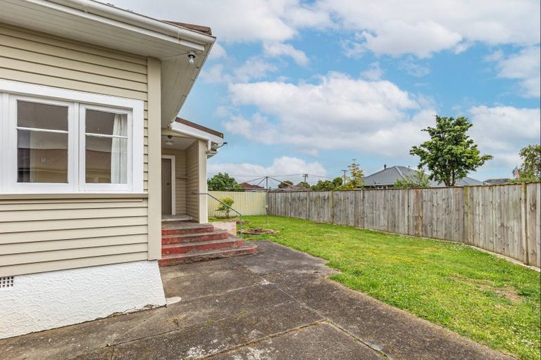 Photo of property in 13 Winchester Street, Levin, 5510