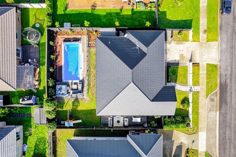 Photo of property in 5 Aporo Drive, Kumeu, 0810